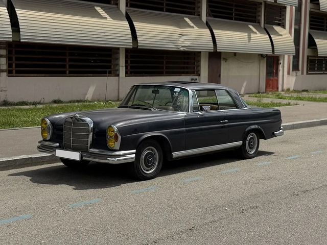 Mercedes-Benz W111, 1968 — Москва